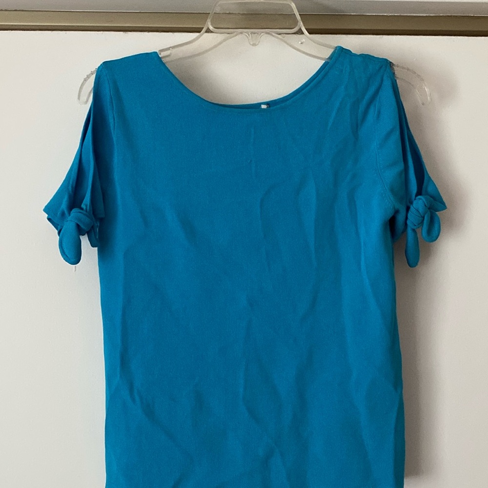 Italian Designer Cold Shoulder Stretch Sweater Top NeverUsed